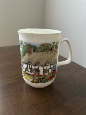 Porcelain Cottage-Illustrated Mug in White with Floral Accent
